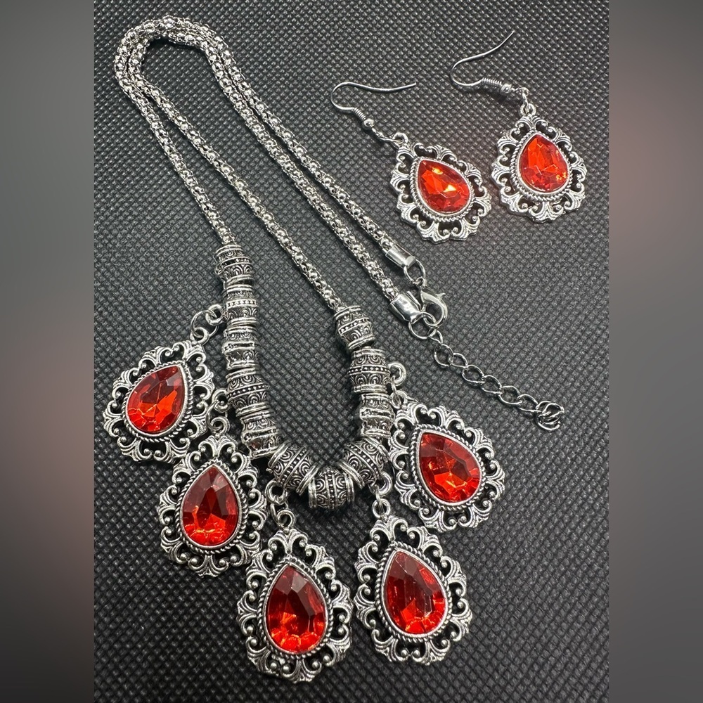 💎❤️STUNNING Vintage Silver Tone & Vermillion Dangle Necklace Earrings 💎❤️ - Picture 12 of 16